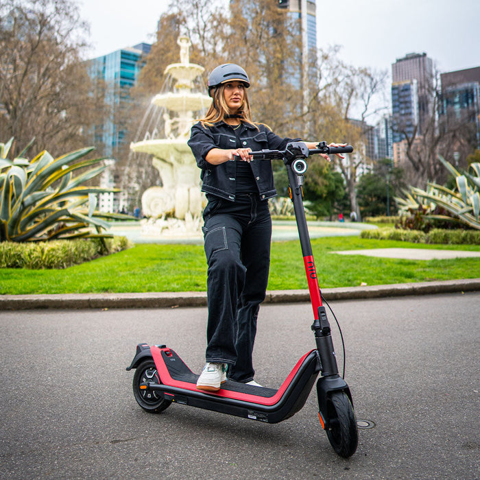 NIU KQI3 Sport Electric Scooter Lifestyle Static Fountain