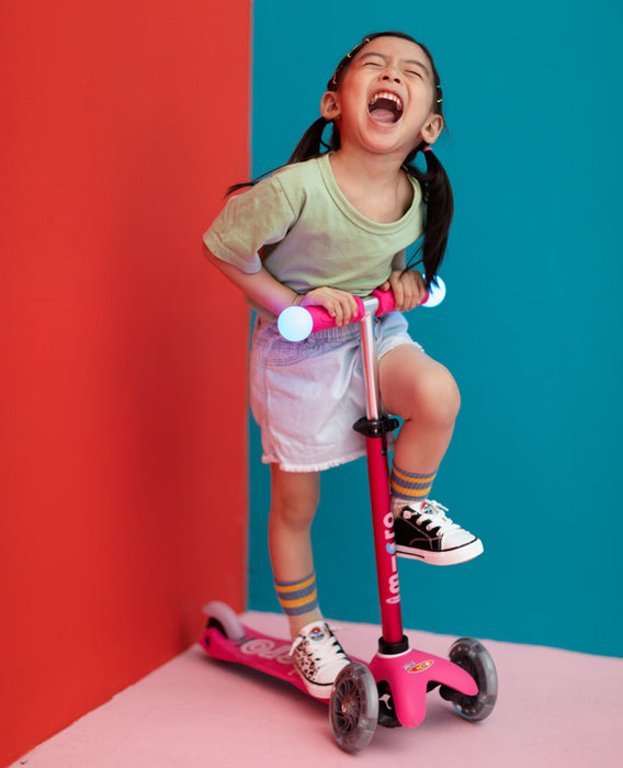 Micro Mini Deluxe 3 Wheel Magic Scooter